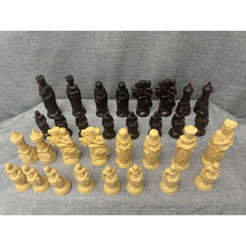 Renaissance Chessmen 1959 Vintage Chess  Chessmen Set 32 Pieces  E. S. Lowe
